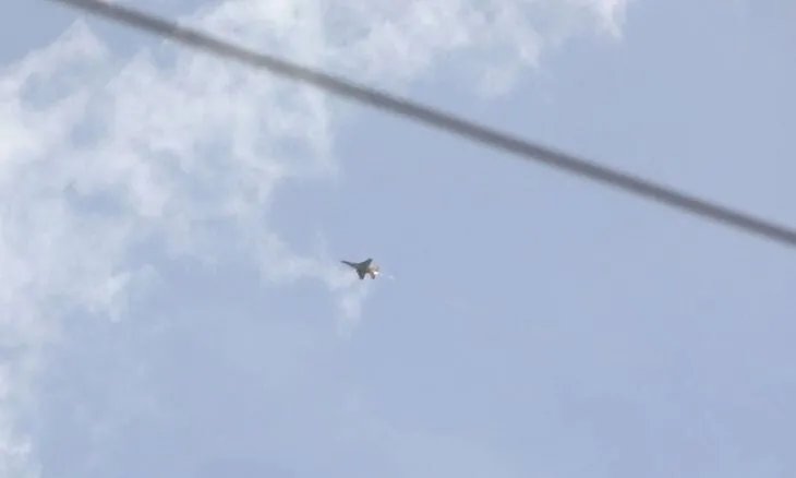 الجيش الإسرائيلي يعلن استهداف عضو في حماس جنوب سوريا: تصعيد جديد للتوترات