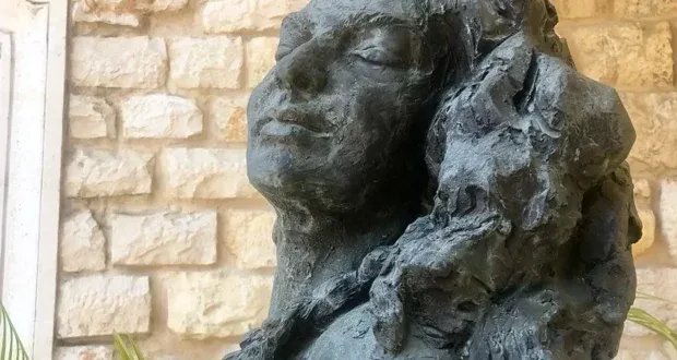 في فردوس بيار كرم: "حوّاء".. تمثال يثير التأمل في ثنائية المادة والروح