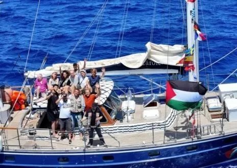 إسرائيل تمنع سفينة "مادلين" المحملة بالمساعدات من الوصول إلى غزة وسط تشويش إلكتروني