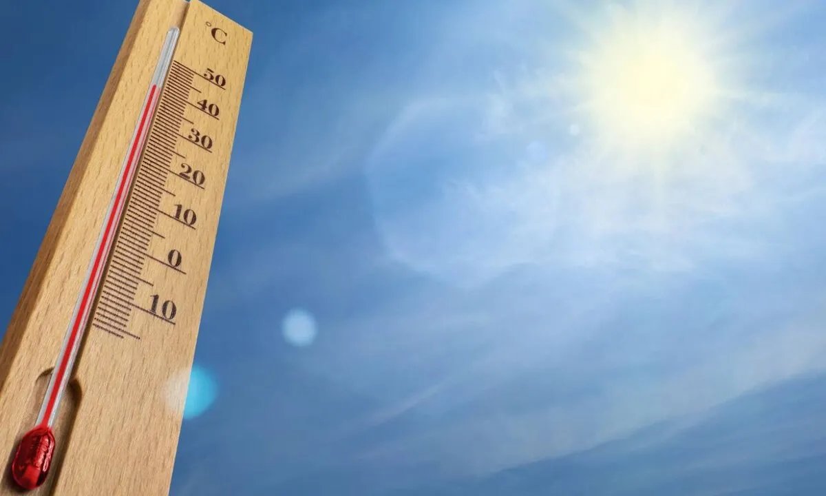 دراسة تحذر: ارتفاع الحرارة يهدد نومك ويقلل ساعات راحتك