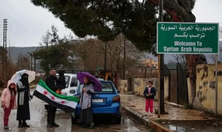 عودة جماعية للاجئين السوريين وإغلاق مخيم الركبان: تحولات ديموغرافية بعد سقوط النظام