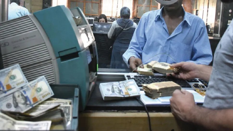 تراجع حاد في حوالات السوريين: انخفاض بنسبة 40% وتأثيرات اقتصادية خطيرة