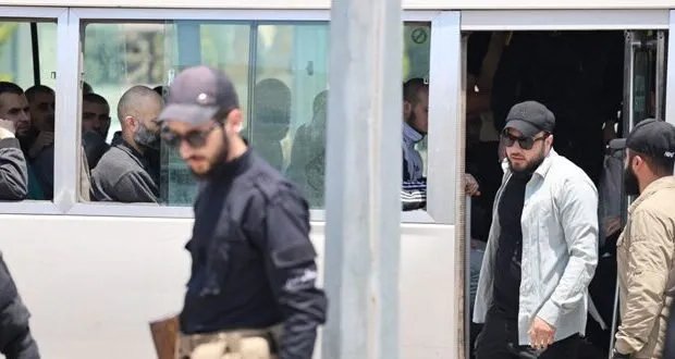 الأمن الداخلي في اللاذقية يفرج عن عشرات الموقوفين: بادرة أمل جديدة