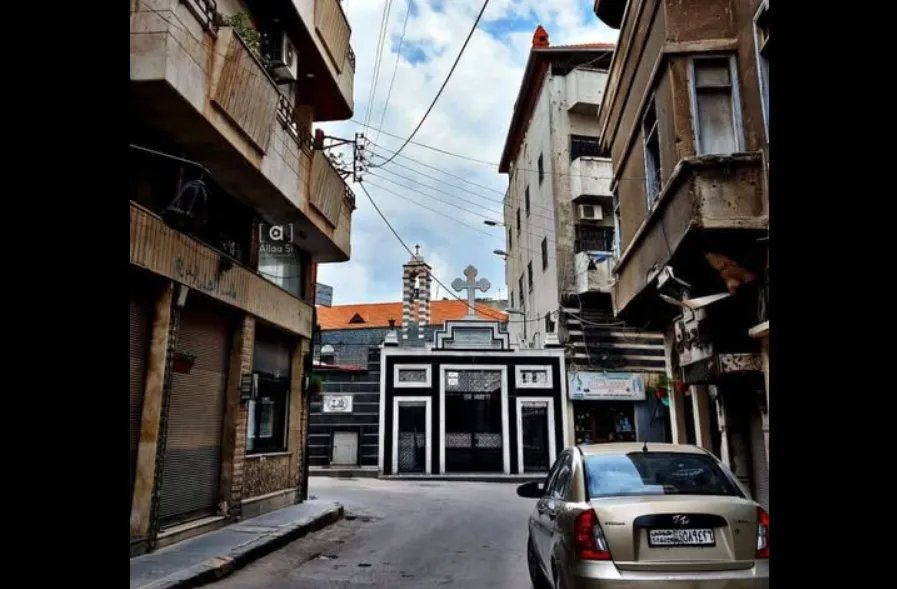 اعتداء على كنيسة أم الزنار بحمص يثير غضبًا واستنكارًا واسعًا وتحذيرات من الفتنة