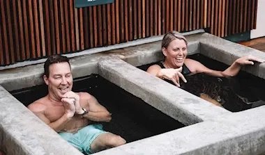 الحمّامات الباردة وبناء العضلات: هل تعيق حقًا نموّك؟ دراسة تكشف الحقيقة