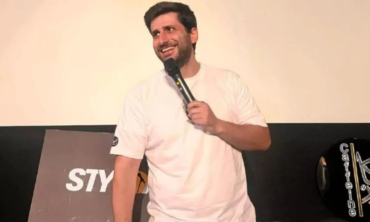 ستاند أب كوميدي في سوريا: جرأة تتحدى التابوهات وواقع يفرض قيودًا