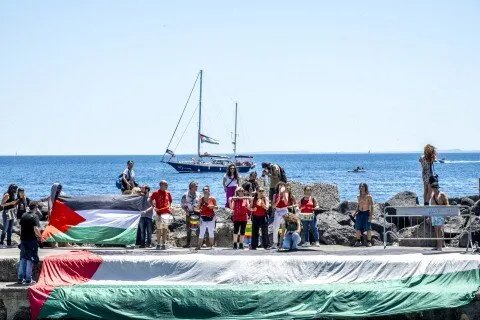 إسبانيا تستدعي القائم بأعمال السفير الإسرائيلي احتجاجاً على اعتراض سفينة "مادلين" المتجهة إلى غزة