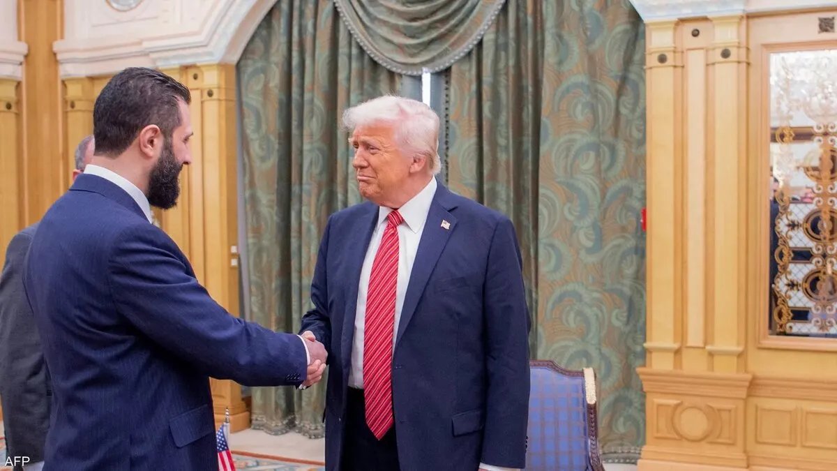 تقارير: ترامب يدرس إلغاء واسع للعقوبات المفروضة على سوريا في خطوة مفاجئة