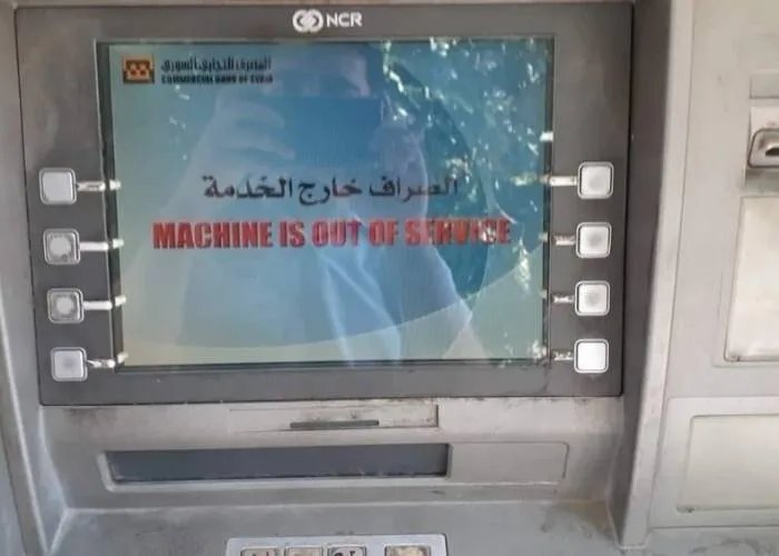 حل بسيط ينهي معاناة متقاعدي سلمية: إصلاح كوة الصرف يعيد الكرامة