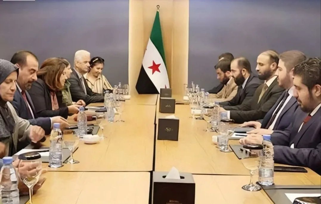 مفاوضات حاسمة: الأكراد يطالبون بالاعتراف بقوميتهم في سوريا موحدة لا مركزية