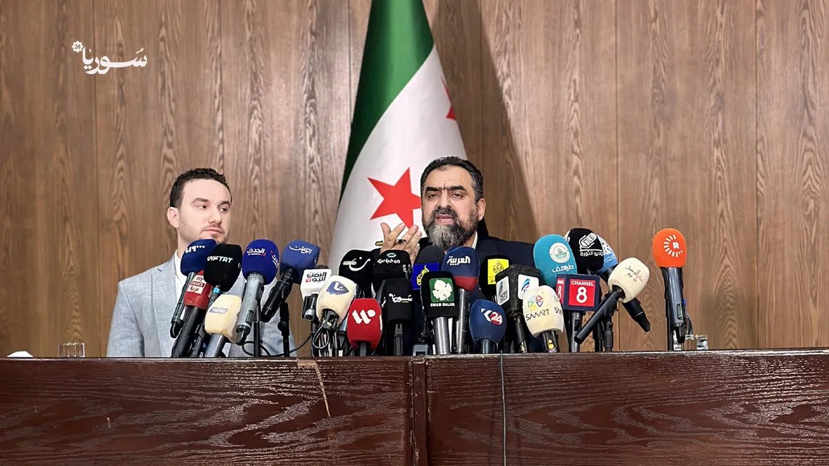 لجنة السلم الأهلي تكشف تفاصيل الإفراج عن ضباط من النظام السابق ودور فادي صقر في تهدئة الأوضاع