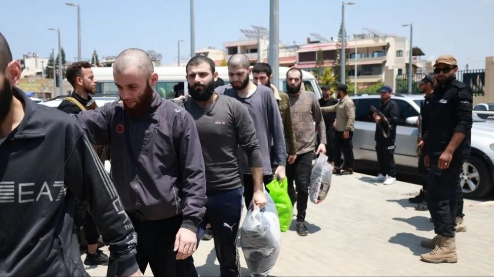 الداخلية السورية توضح أسباب إطلاق سراح ضباط سابقين: لا توجد تهم أو مصلحة وطنية من استمرار احتجازهم