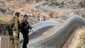 إسرائيل تبدأ بناء سياج أمني على الحدود مع سوريا عقب توغلها في القنيطرة