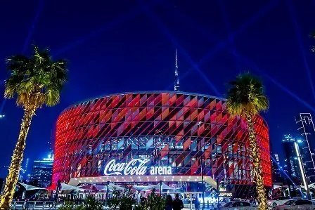 دبي تستضيف بطولة 971 للفنون القتالية المختلطة: مواجهة نارية بين مكايف وأسيس