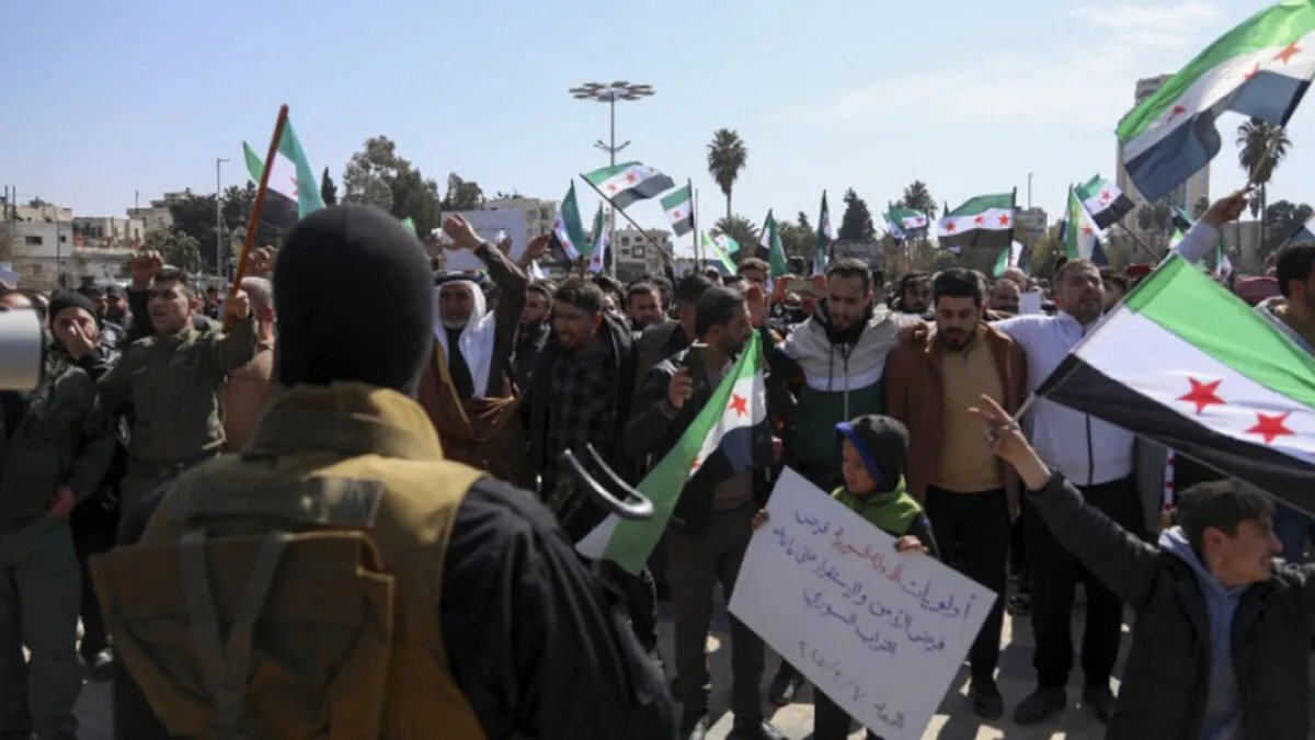 غضب في سوريا: ظهور شخصيات أمنية متهمة بانتهاكات يقوض جهود "السلم الأهلي" والعدالة الانتقالية