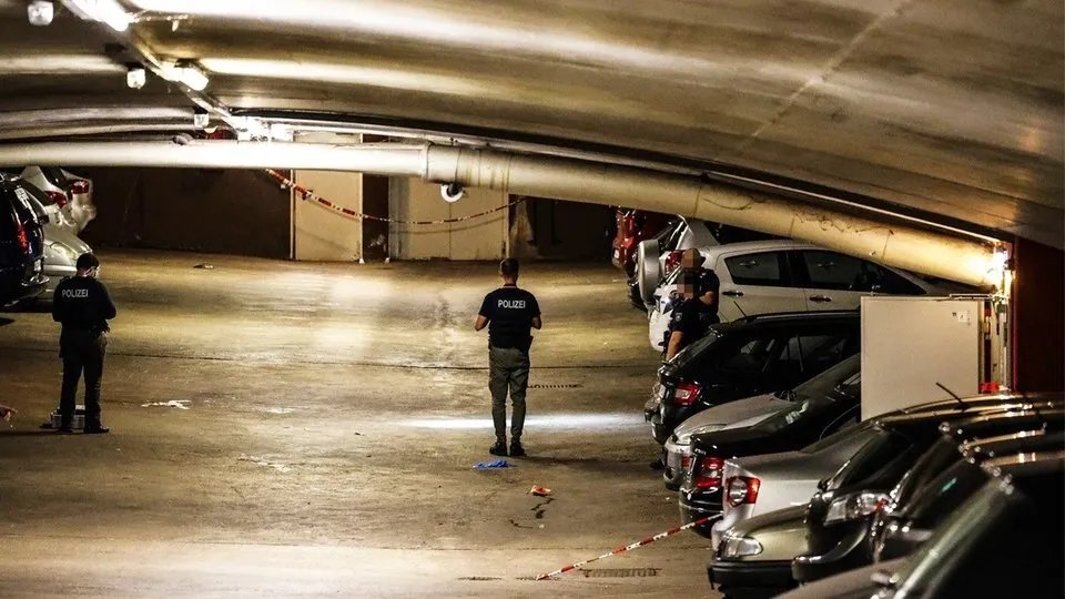 هاغن الألمانية: سطو مسلح عنيف في مرآب سيارات وإصابة شاب بجروح خطيرة