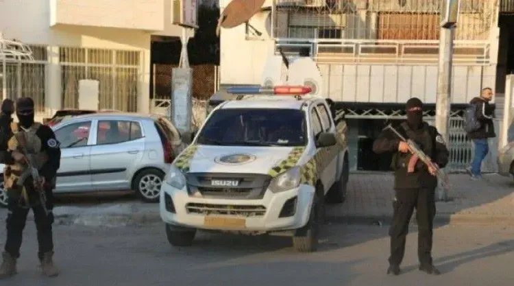 هجوم مسلح يودي بحياة شخصين ويصيب آخرين في ريف حمص الغربي: تحقيق أمني وتحذير من التحريض