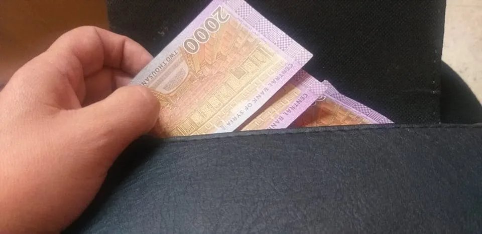 منحة العيد المتعثرة: إرباكات "شام كاش" تؤخر وصولها إلى العديد من الموظفين