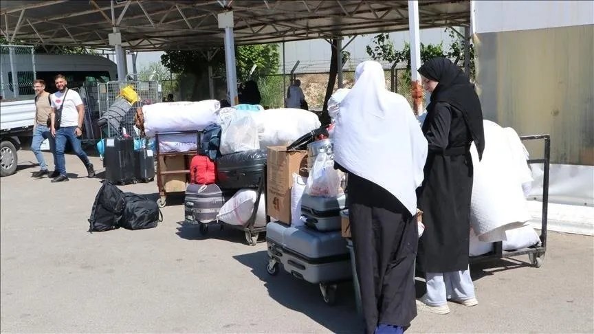 أكثر من 425 ألف سوري عادوا من دول الجوار منذ سقوط النظام: تركيا تتصدر قائمة العائدين