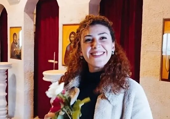 أمانة في زمن الأزمة: شابة سورية تعيد ذهباً ومدخرات ثمينة لصاحبتها