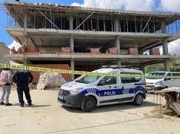 وفاة عامل سوري بنوبة قلبية أثناء عمله في موقع بناء بولاية سكاريا التركية