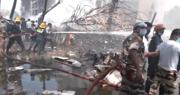 كارثة جوية: تحطم طائرة هندية متجهة إلى لندن وعلى متنها 242 راكباً