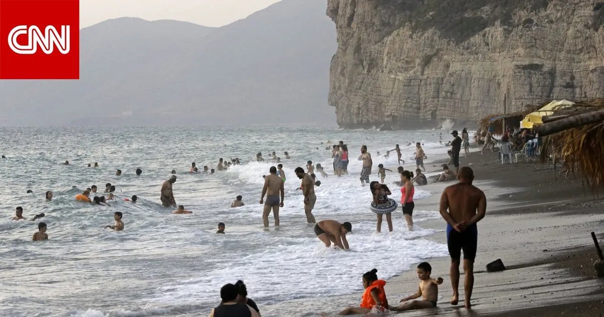 قيود جديدة على الشواطئ السورية: إلزام النساء بالبوركيني وملابس سباحة محتشمة