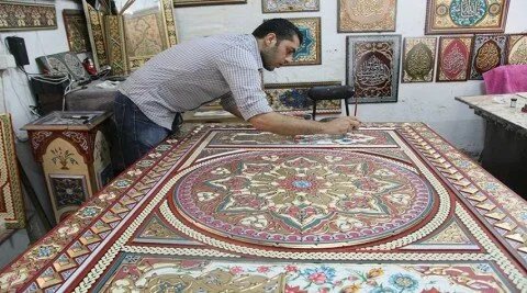 دمشق تحيي فن الفسيفساء الخشبية: حرفيون يتحدون الاندثار ويحافظون على إرث الأجداد