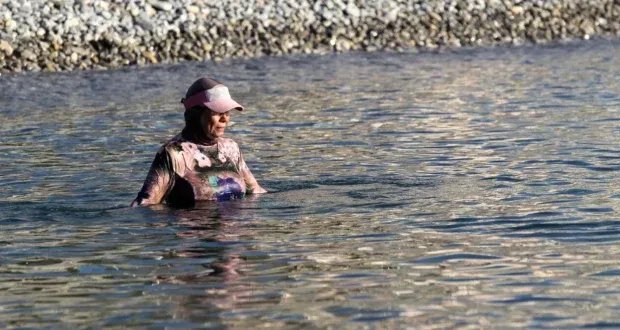 وزارة السياحة السورية توضح الجدل حول قرار ملابس السباحة: احترام التنوع مع تنظيم الشواطئ