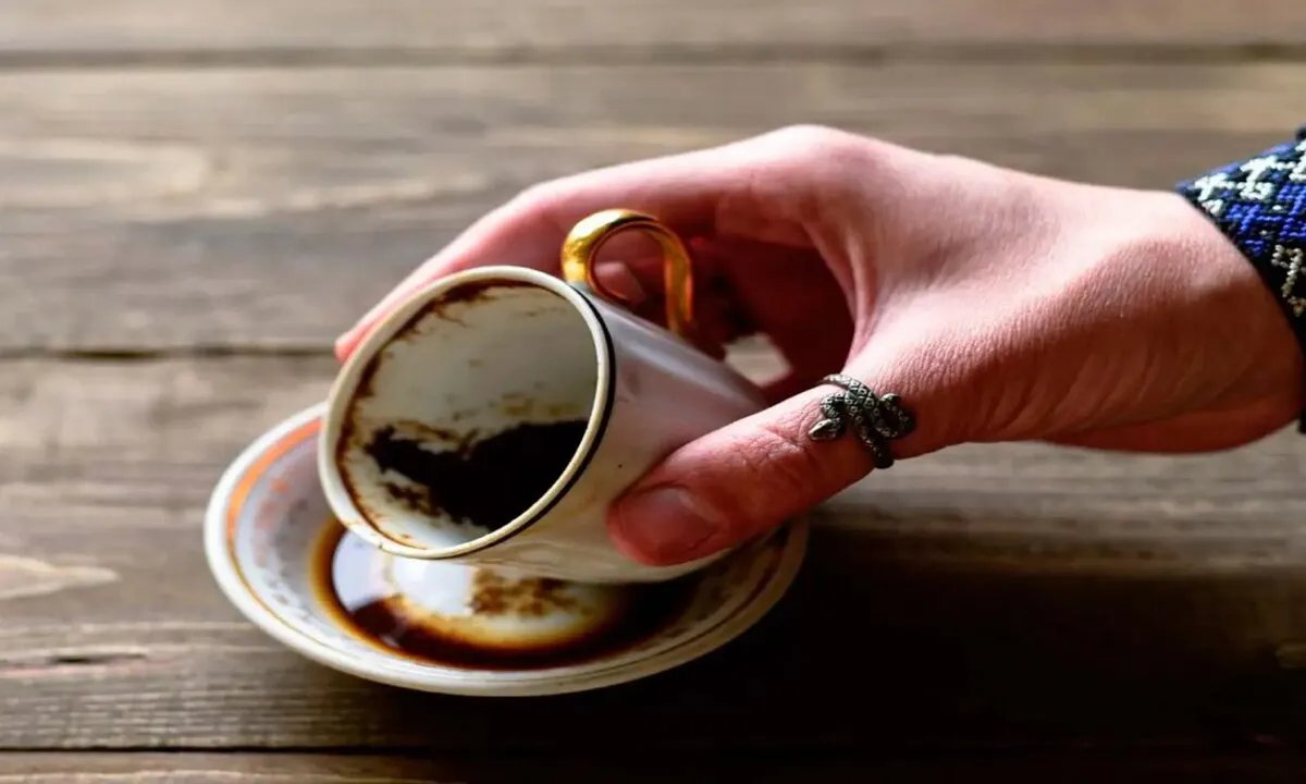 أسرار القهوة في سوريا: طقوس نسائية بين التسلية والأمل