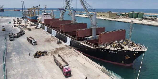 صادرات الفوسفات السوري تتجه نحو رومانيا: شحنتان جديدتان تنطلقان من طرطوس