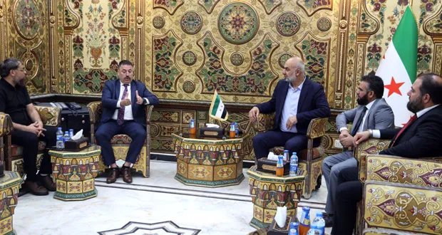 محافظ دير الزور وسفير قبرص يبحثان مشروعاً حيوياً لإنشاء محطة مياه في البادية الجنوبية