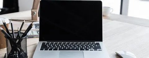 دليل شامل: 7 اختبارات حاسمة قبل شراء لابتوب مستعمل لضمان صفقة ناجحة