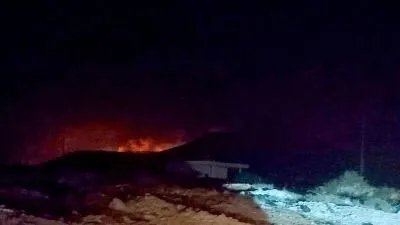 غارات إسرائيلية عنيفة تستهدف مستودعات أسلحة ومنازل في ريف حمص للمرة الثانية اليوم