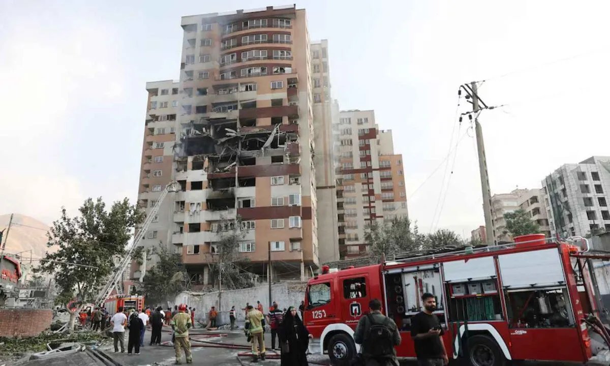 تصعيد خطير: إسرائيل تشن غارات مكثفة على مواقع نووية وعسكرية في إيران وطهران تتوعد برد مزلزل