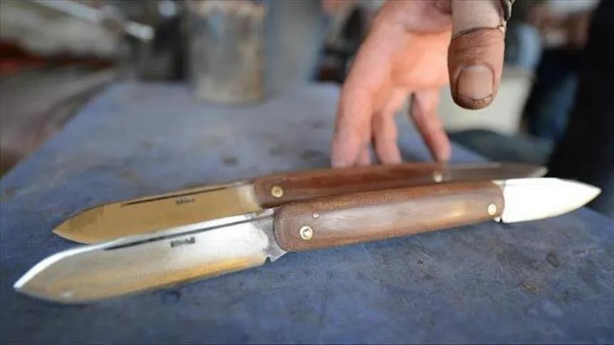 صدمة في أضنة: شاب سوري يقتل والدته طعنًا في مطعم.. جريمة تهز الجالية السورية