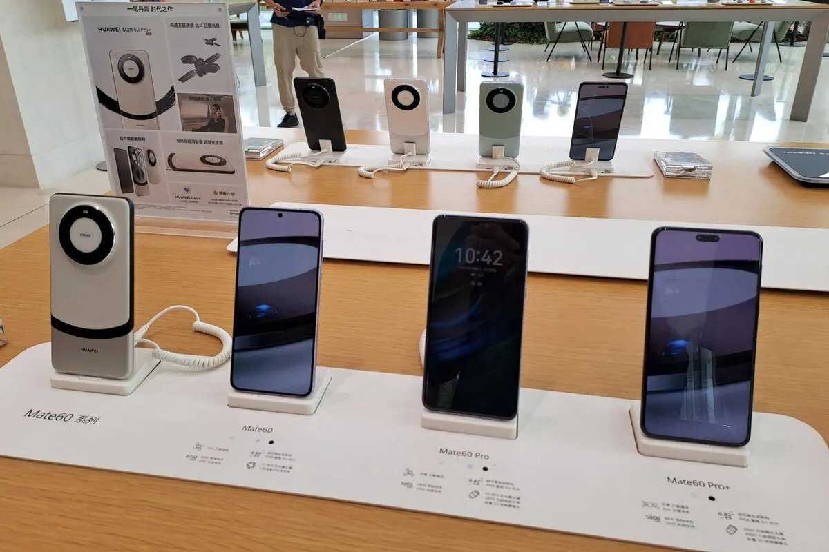 النظام يتجاهل المطالبات المتكررة بتخفيض جمركة الهواتف الذكية