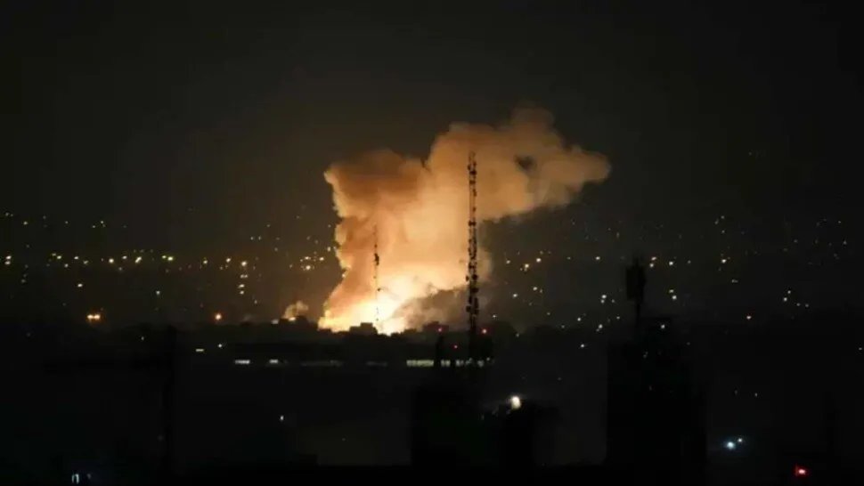 تصعيد خطير: إسرائيل تضرب منشآت نووية في إيران وطهران تتوعّد بردّ مزلزل