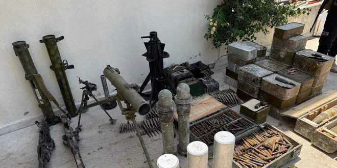الأمن الداخلي يكشف مخبأ أسلحة وذخائر في القرداحة ويحيل متورطين للقضاء