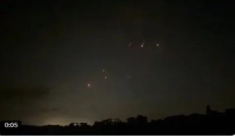 إيران تشن هجوماً صاروخياً واسعاً على إسرائيل رداً على قصف مواقعها.. وتل أبيب تحت القصف وصفارات الإنذار تدوي في القدس