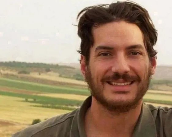 الإيكونوميست تكشف تفاصيل جديدة حول اختفاء الصحفي الأمريكي أوستن تايس: احتجاز بأمر الأسد