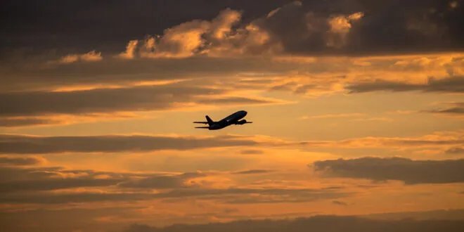 الأردن يفتح أجواءه للطيران المدني بعد إغلاق احترازي