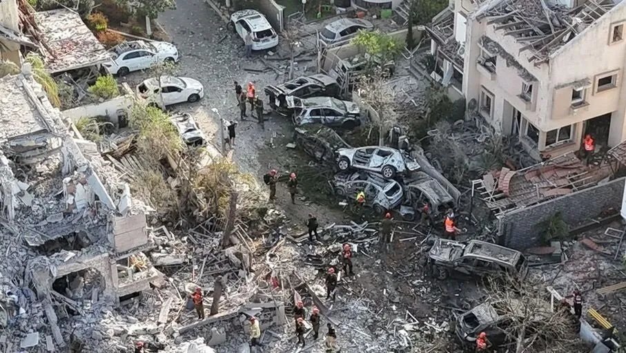 الجيش الإيراني يهدد: ألفا صاروخ جاهزة وضرباتنا على إسرائيل ستكون أشد بـ 20 ضعفًا