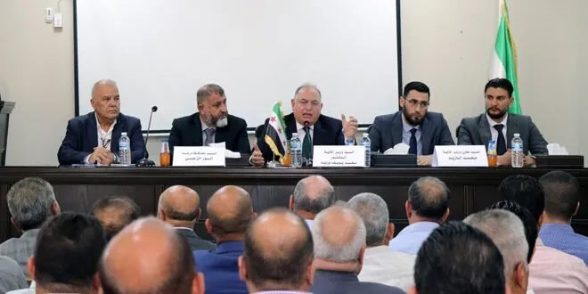 وزير المالية يعِد بزيادة الرواتب واستثمارات ضخمة في سوريا: هل تتحسن الأوضاع المعيشية؟