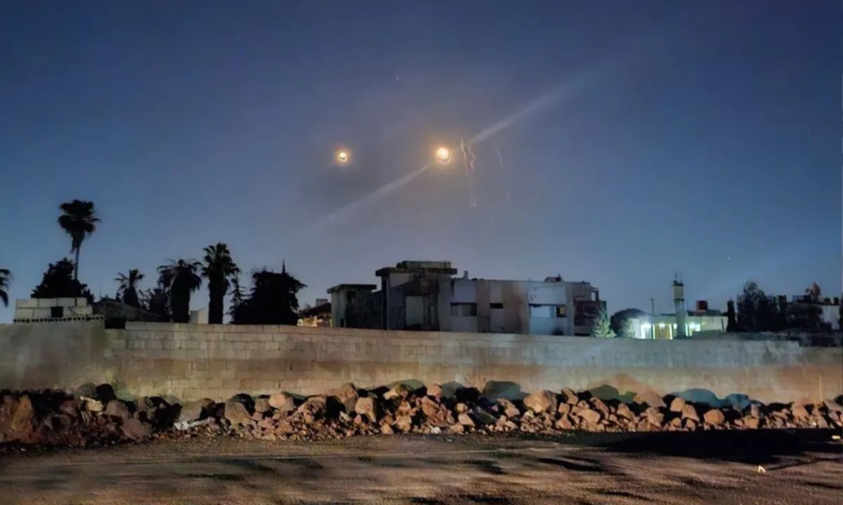 سوريا في مرمى النيران المتبادلة: صواريخ إيرانية وإسرائيلية تتساقط وتثير الذعر