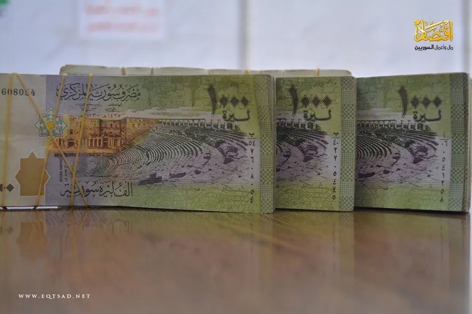 الليرة السورية تواصل انهيارها: الدولار يقفز إلى مستويات قياسية في السوق السوداء