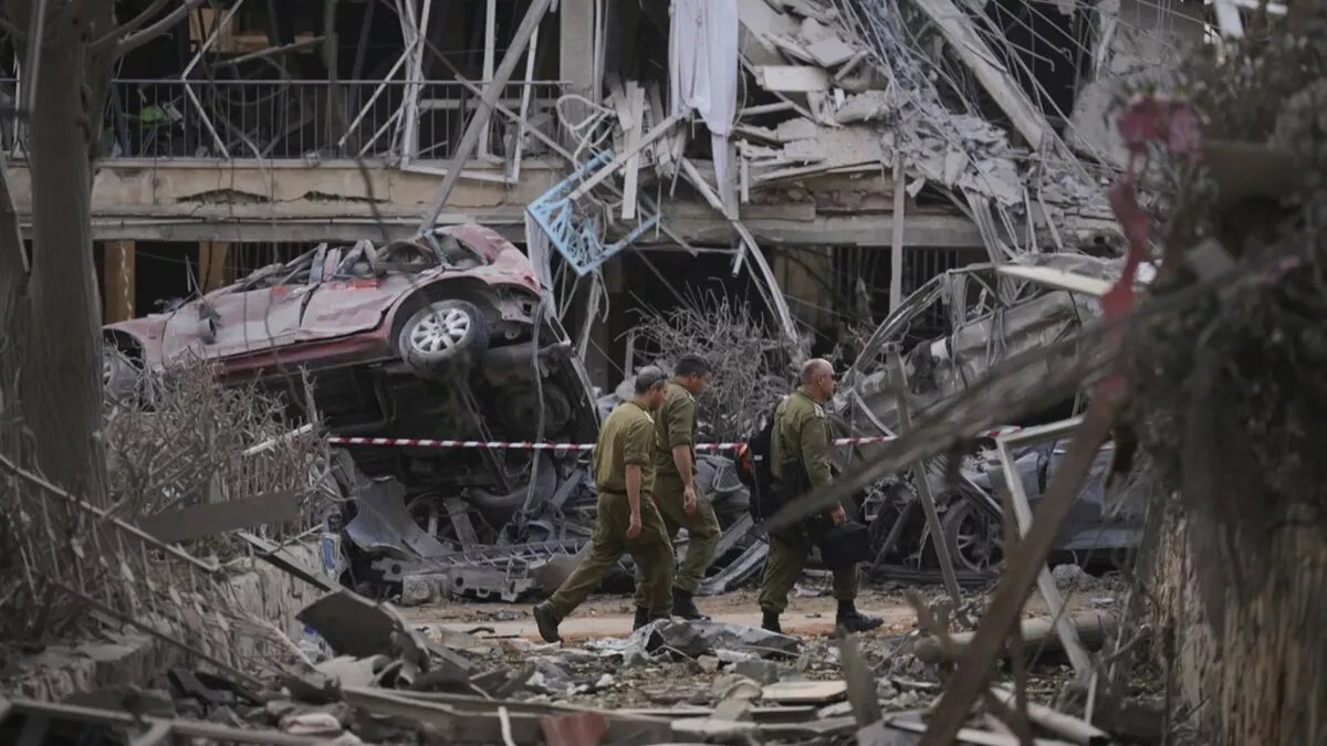 تصعيد خطير: إيران وإسرائيل تتبادلان الضربات الجوية وسط تهديدات متبادلة