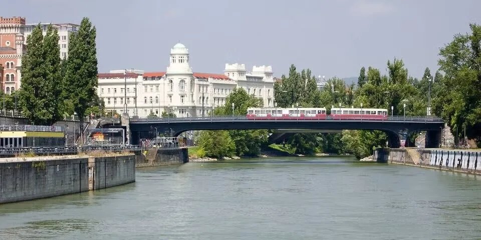 إهمال مروع في النمسا: سحب أطفال عائلة سورية بعد إنقاذ طفل من الغرق وتأخر الإبلاغ 9 ساعات!