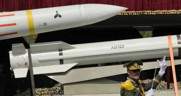 صراع القوى العسكرية: مقارنة شاملة بين القدرات الإيرانية والإسرائيلية