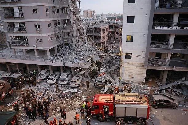 تصاعد التوتر: بريطانيا وأمريكا تحثان رعاياهما على مغادرة إسرائيل، وألمانيا تستعد لتوفير مواد إطفاء